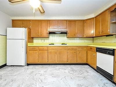Large eat-in kitchen with tons of cabinet space