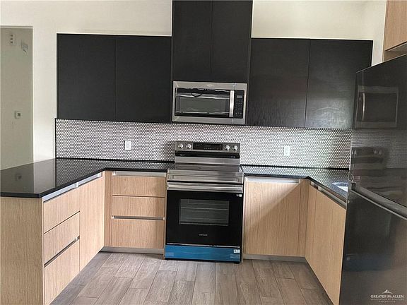 4th image of 3900 Ventura Ave APT 1