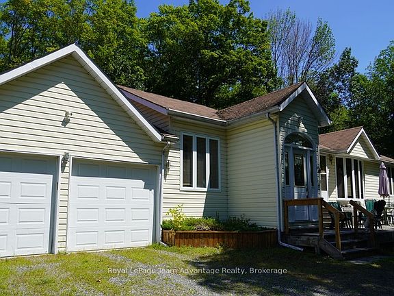 3rd image of 101 Carling Bay Rd E