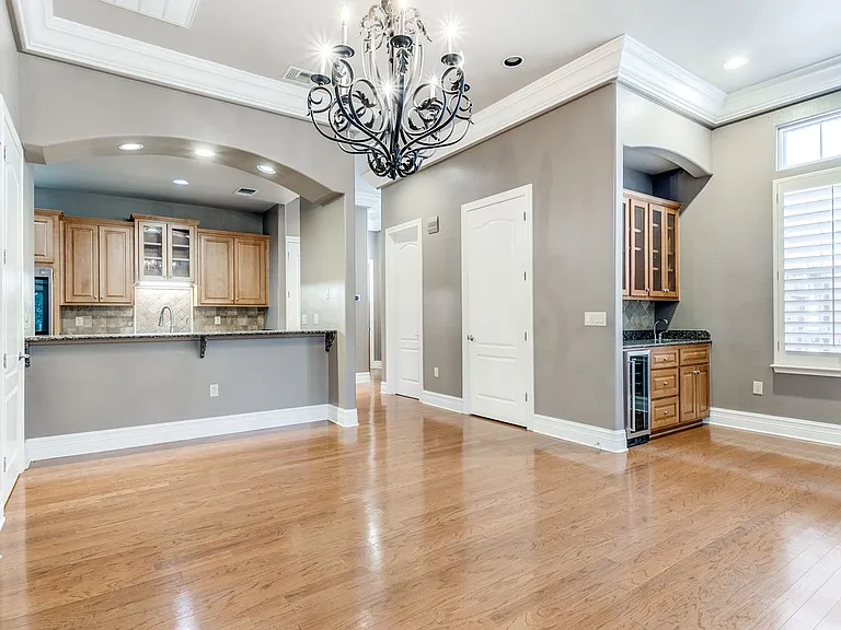 7897 Broadway #702 — Photo 10