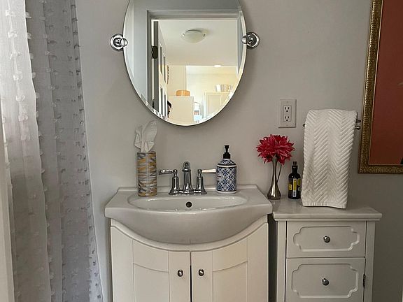 5th image of 651 Prospect St #1L