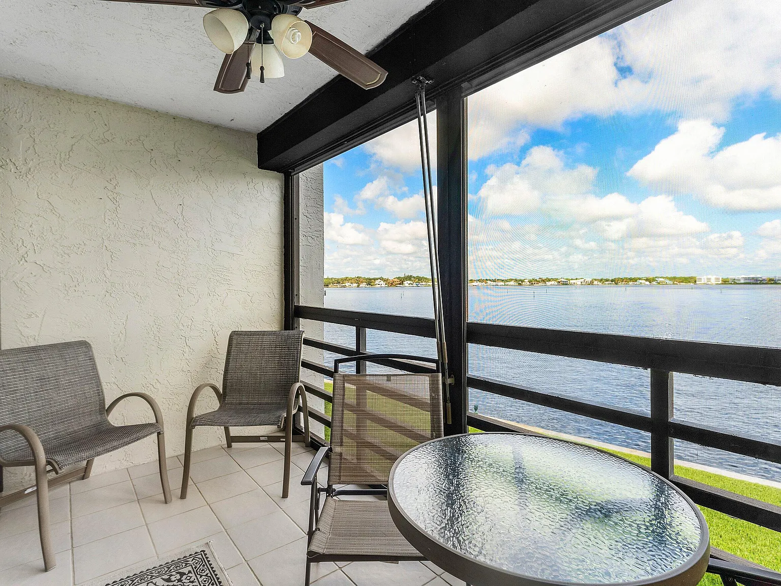 2 bed, 2.0 bath, 1004 sqft, $2,200 — Photo 1