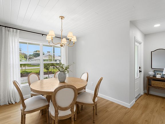 5th image of 1120 SW 34TH Street