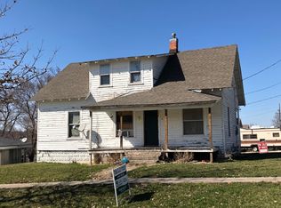 921 E 4th St, Maryville, MO 64468