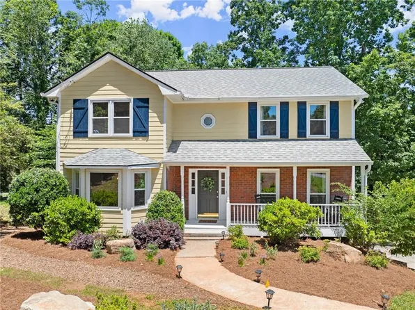 1615 Maple Ridge Dr, Suwanee, GA 30024