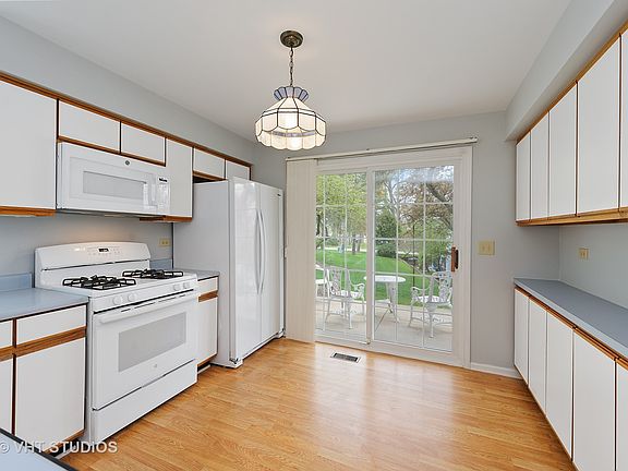 4th image of 423 Country Lane Ct #423
