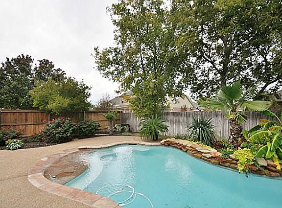 3rd image of 719 Saint Johns Dr