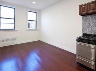 154 E 7th St #1E, New York, NY 10009
