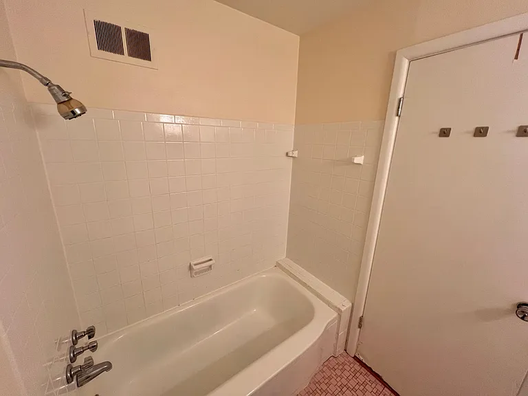 1004 E Pleasant St — Photo 11