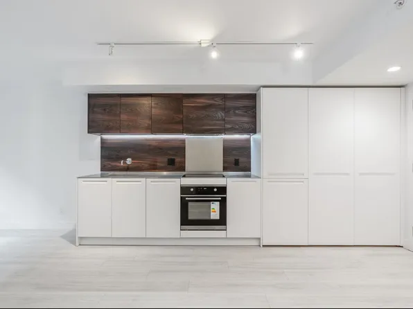 1133 Hornby St #501, Vancouver, BC V6Z 1W1