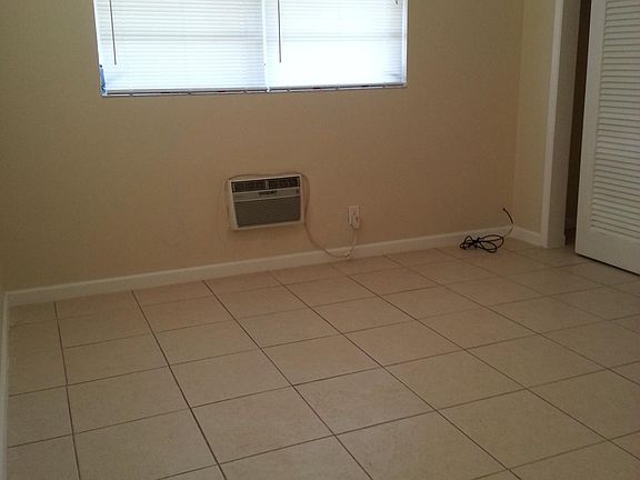 5th image of 2530 NE 11th Ct