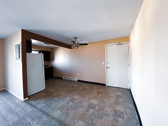 1 Bedroom Dining Area