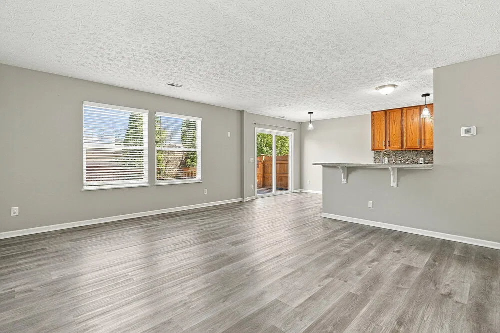 3 bed, 2.5 bath, 1598 sqft, $2,180 — Photo 4