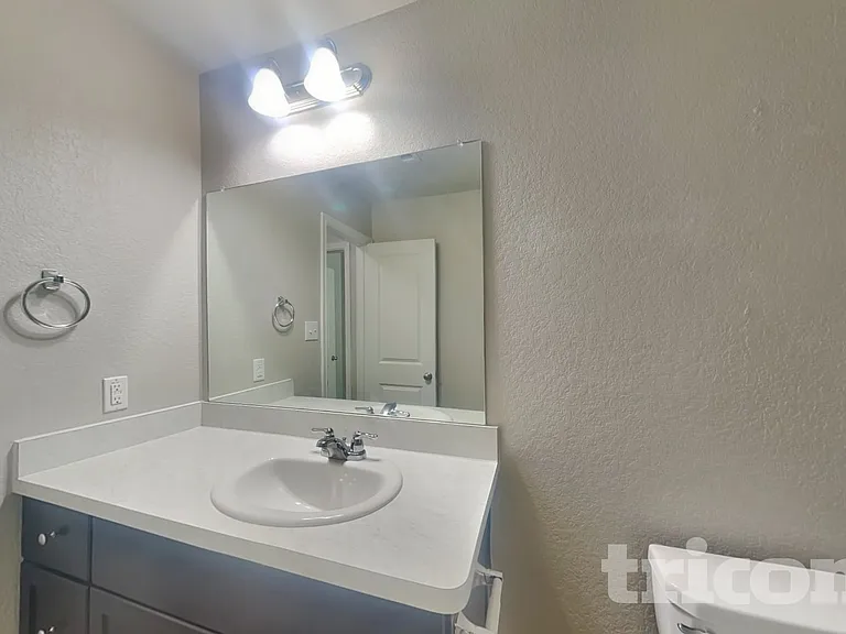 8511 Amistad Cv — Photo 14
