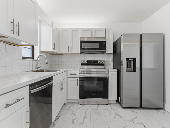 5th image of 9233 SW 8th St APT 404