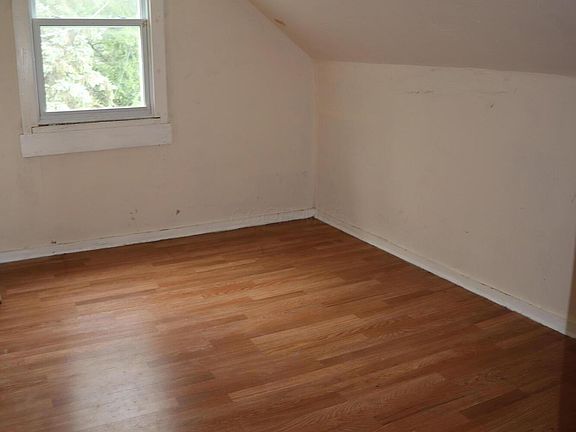 5th image of 1222 E Temple St