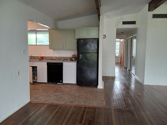 3rd image of 322 Aberdeen Ave