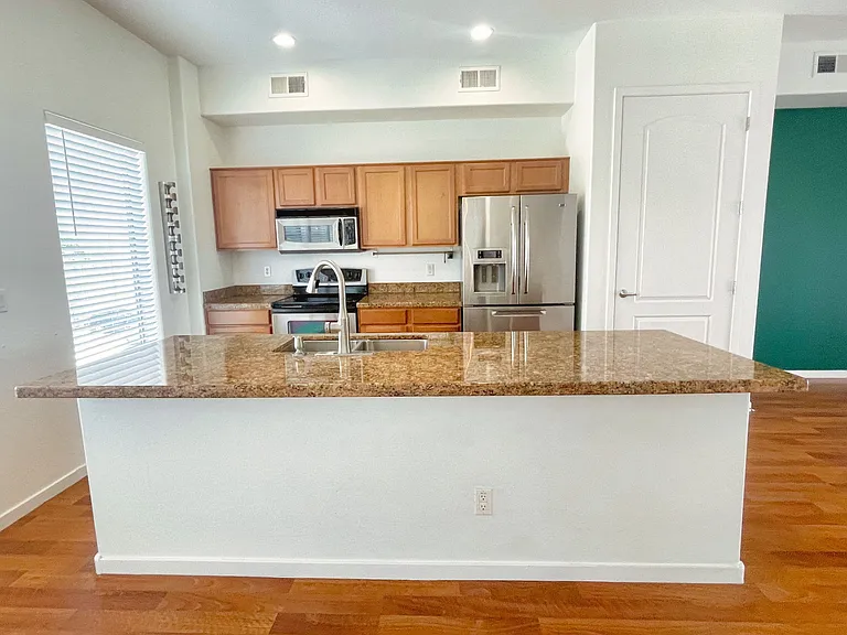 4637 E Culver St — Photo 6