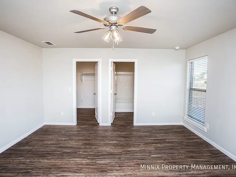 2027 Kenwood Ave — Photo 22
