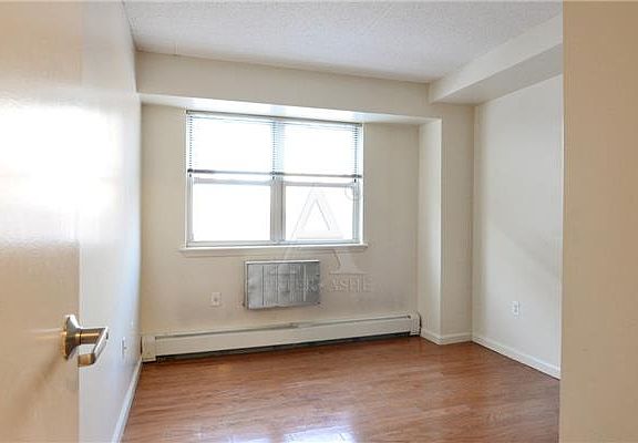 5th image of 15 W 116th St APT 4B
