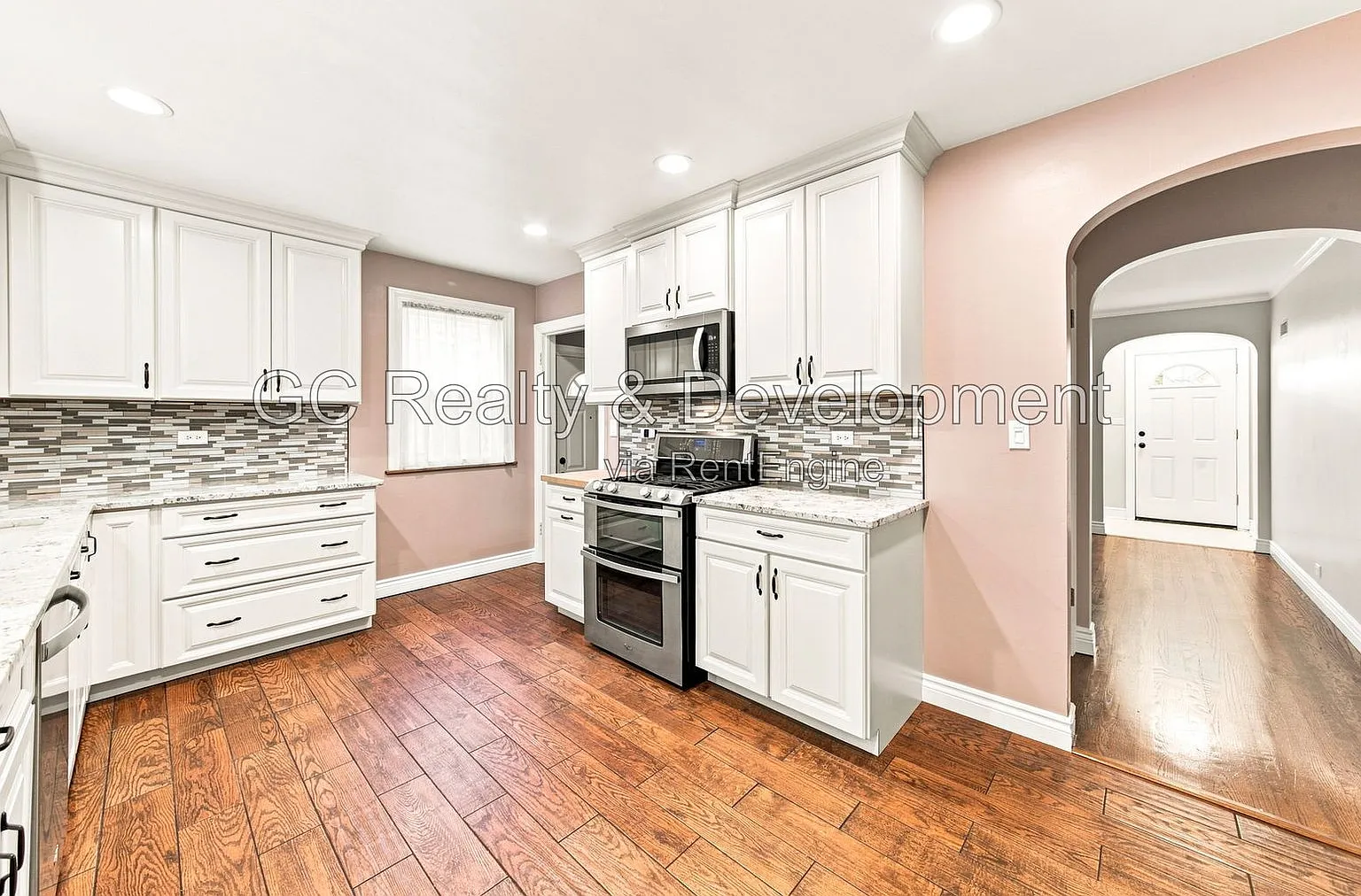 3 bed, 2.0 bath, 2100 sqft, $3,000 — Photo 3