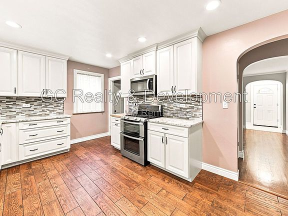 3rd image of 6953 W Summerdale Ave