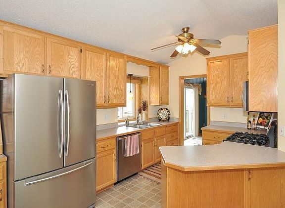 5th image of 1008 118th Ln NE