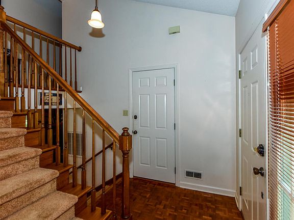 3rd image of 608 Dundee Dr