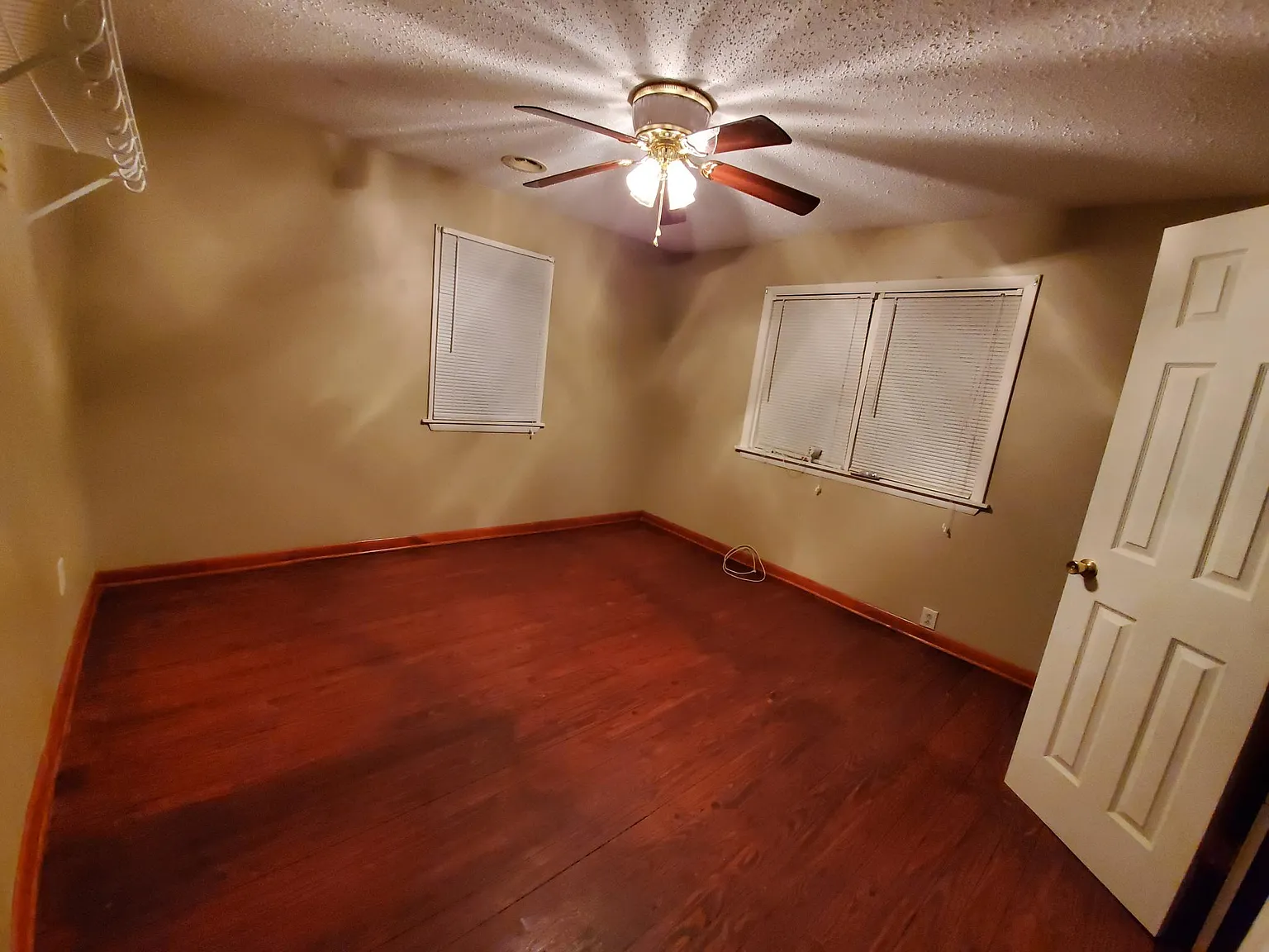 4 bed, 1450 sqft, $620 — Photo 2