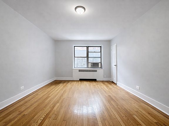 5th image of 100 Bennett Ave APT 1F