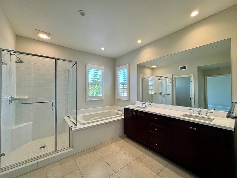 107 Omar — Photo 16