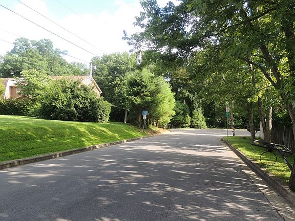 4th image of 2205 Greenbriar Cir