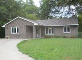 102 Feess Cir, Wamego, KS 66547