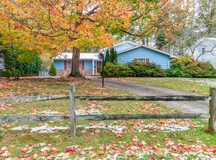 8214 Starburst Rd, Mentor, OH 44060