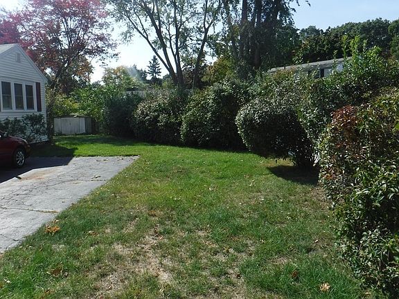 4th image of 28 Lynwood Dr