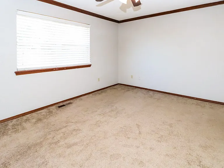 12913 S Drexel Ave — Photo 11