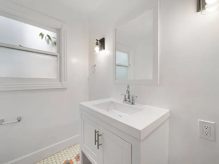 367 N Waverly St — Photo 16