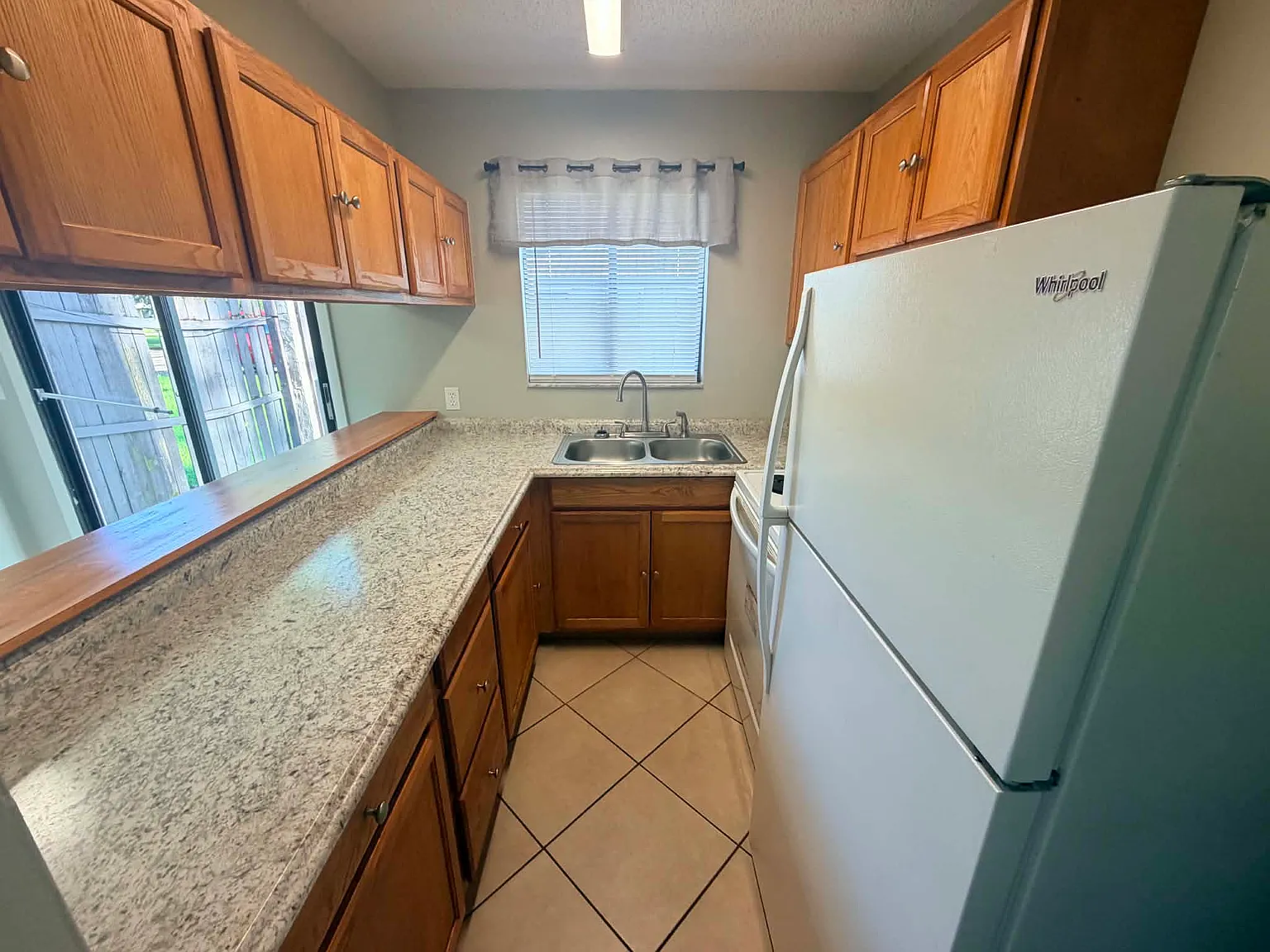 2 bed, 900 sqft, $1,050 — Photo 4