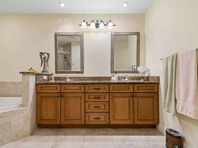 7702 Lake Vista Ct #202 — Photo 30