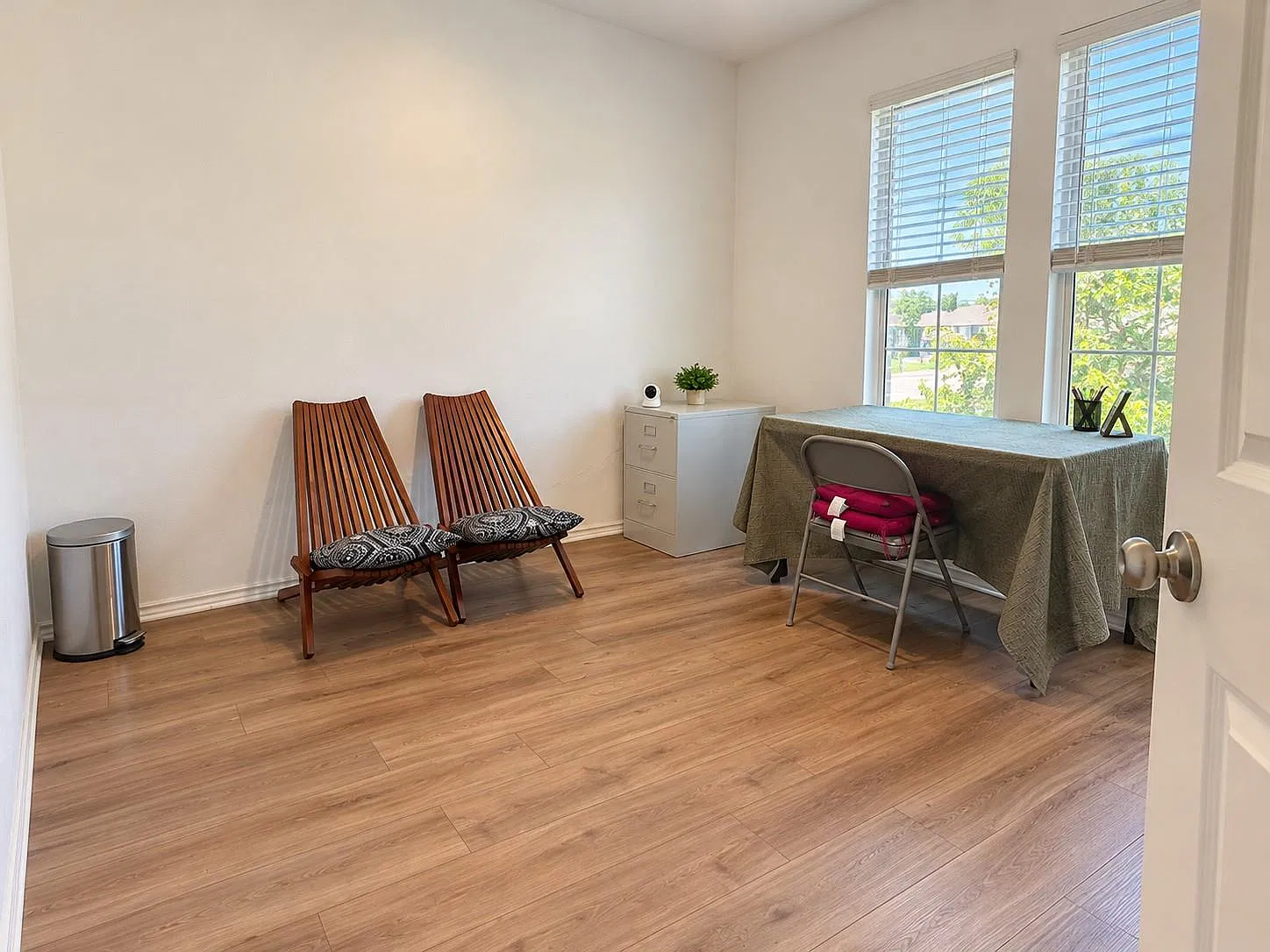 4 bed, 2.5 bath, 2516 sqft, $5,200 — Photo 3