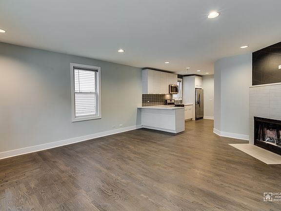 4th image of 835 N Marshfield Ave #1