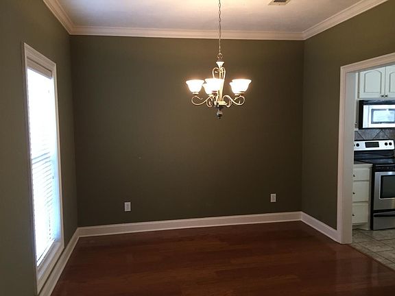 3rd image of 105 Eastland Cv