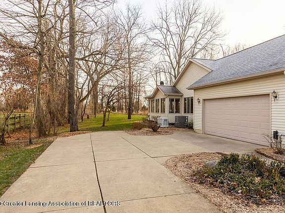 4th image of 8431 Country Farm Ln