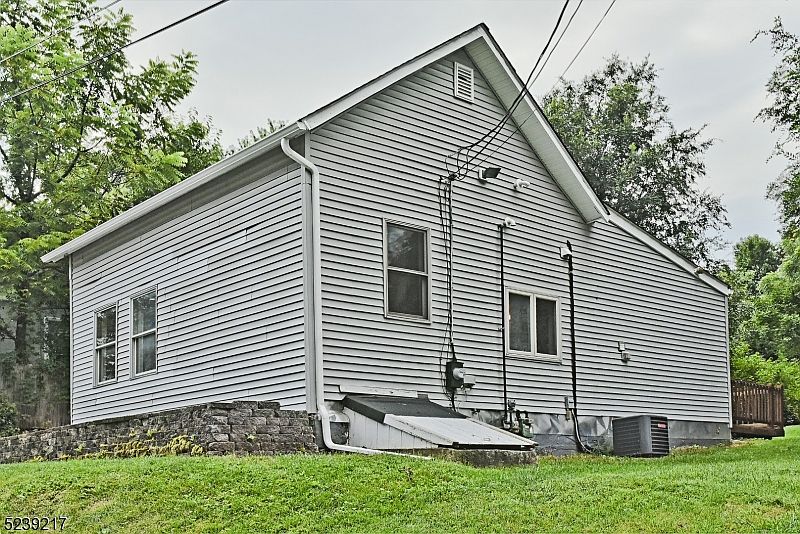 1st image of 9 Urban St