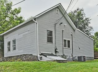 9 Urban St, Hamburg, NJ 07419