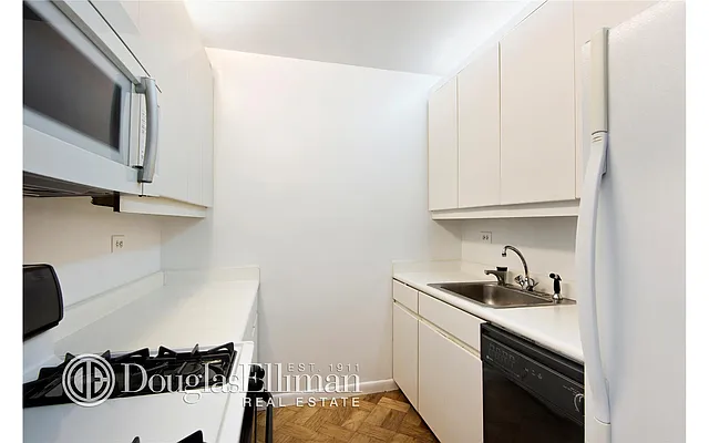 Rented by Douglas Elliman | media 34