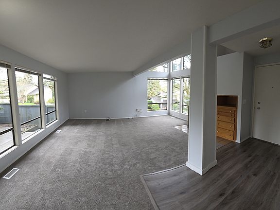 3rd image of 6431 158th Pl NE