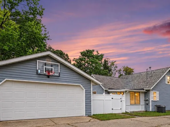 533 W Cherry St, Wayland, MI 49348