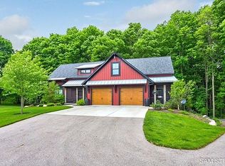 3283 Bauer Rd, Jenison, MI 49428