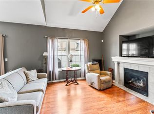 448 W Dogwood Ct, Gardner, KS 66030